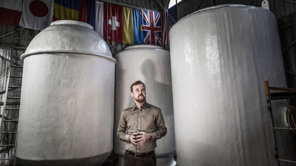 Danila Medwedew, einer der Gründer von KrioRus, vor den Behältern mit dem Trockeneis. Danila Medwedew, einer der Gründer von KrioRus, vor den Behältern mit dem Trockeneis.