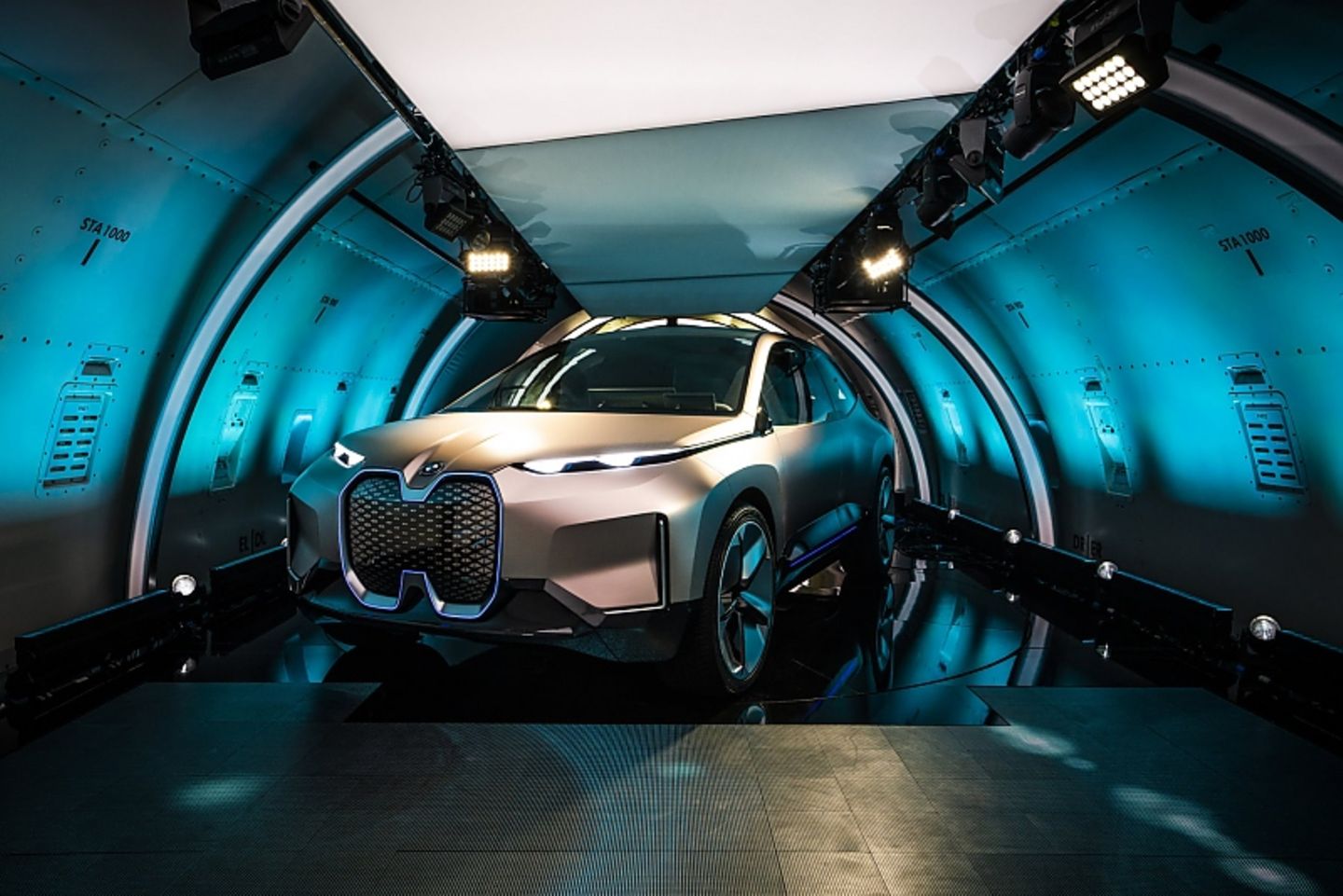 BMW iNext 2021