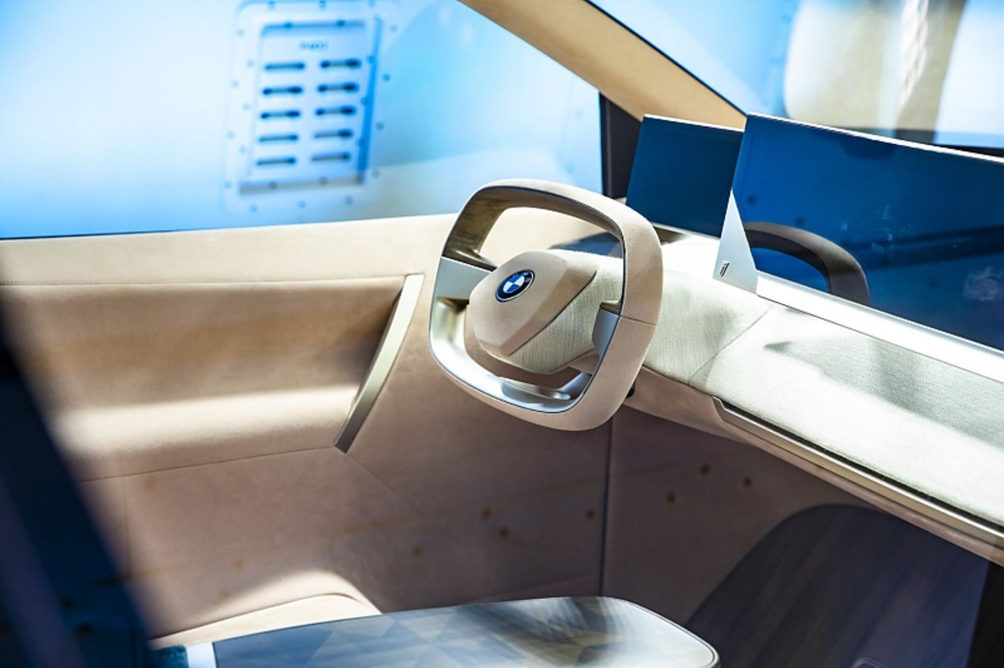 BMW iNext 2021