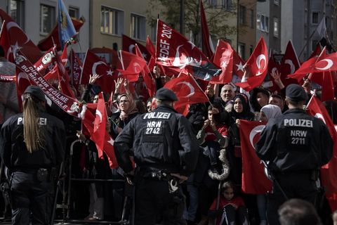 Eine Kundgebung anlässlich des Erdogans-Besuch in Köln
