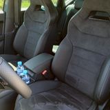 Auf den Sportsitzen im Cupra Ateca lassen sich auch lange Strecken ermüdungsfrei aushalten