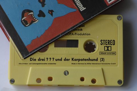 Trotzt Streaming auf Kassette und CD ein Dauerbrenner: Die Geschichten der drei Fragezeichen.