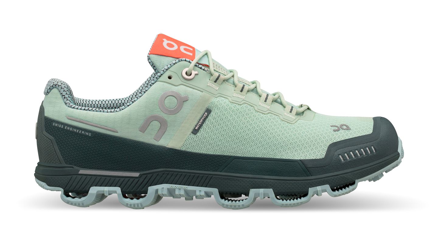 Pfützenfest   Der Schuh "Cloudventure" eignet sich für Touren im Nassen, sowohl für Jogger wie auch schnelle Wanderer. On, ca. 180 Euro