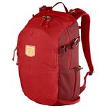 Tagesmarsch  In und an den Rucksack "Keb Hike 20" passt alles, was man für eine mehrstündige Tour braucht: Wechselkleidung, Trinkblase, Wanderstöcke. Fjällräven, ca. 200 Euro