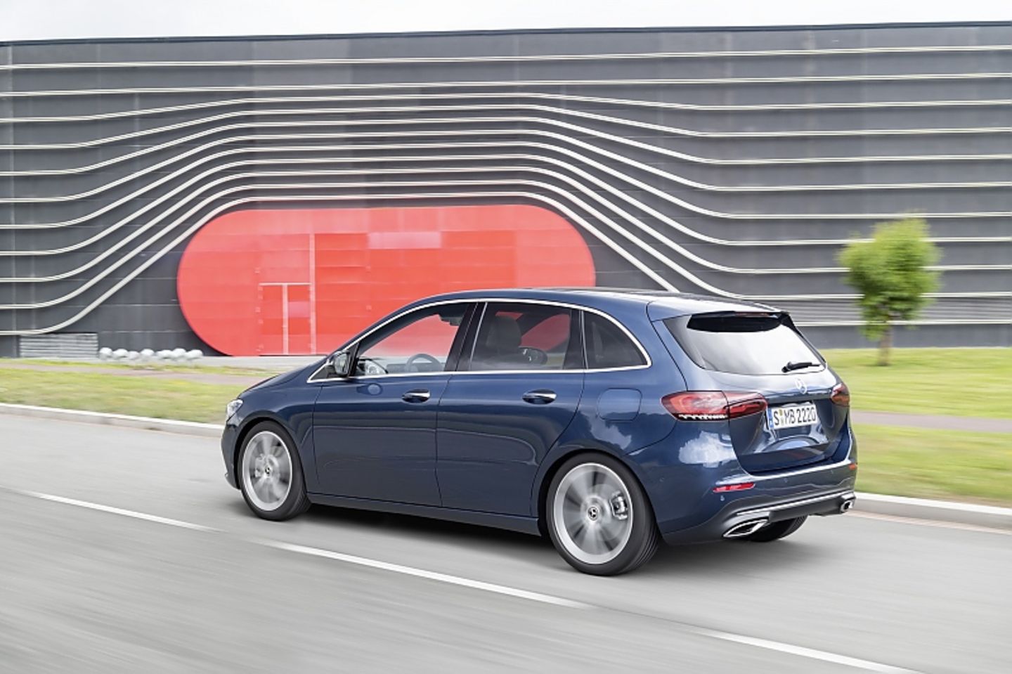 Mercedes B-Klasse - auch die Seitenlinie erinnert an den Active Tourer von BMW