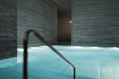 Aufnahme eines Wasserbeckens in der Therme Vals