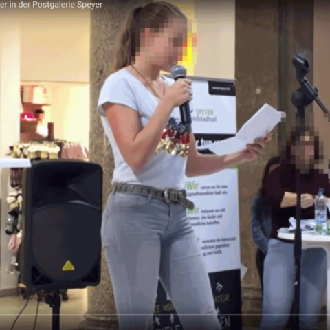 Ida-Marie beim Poetry Slam in Speyer