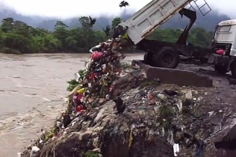 Müllentsorgung: Traurige Bilder aus Peru: Dieser Müll landet im Amazonasbecken