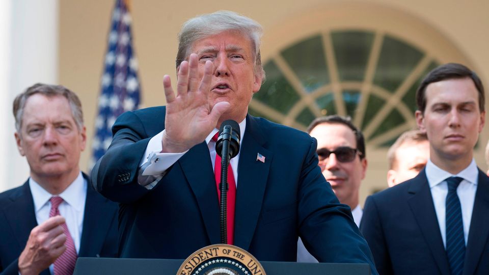 Weißes Haus: "Sie denken niemals nach": So abfällig behandelt Trump zwei Reporterinnen Weißes Haus: "Sie denken niemals nach": So abfällig behandelt Trump zwei Reporterinnen