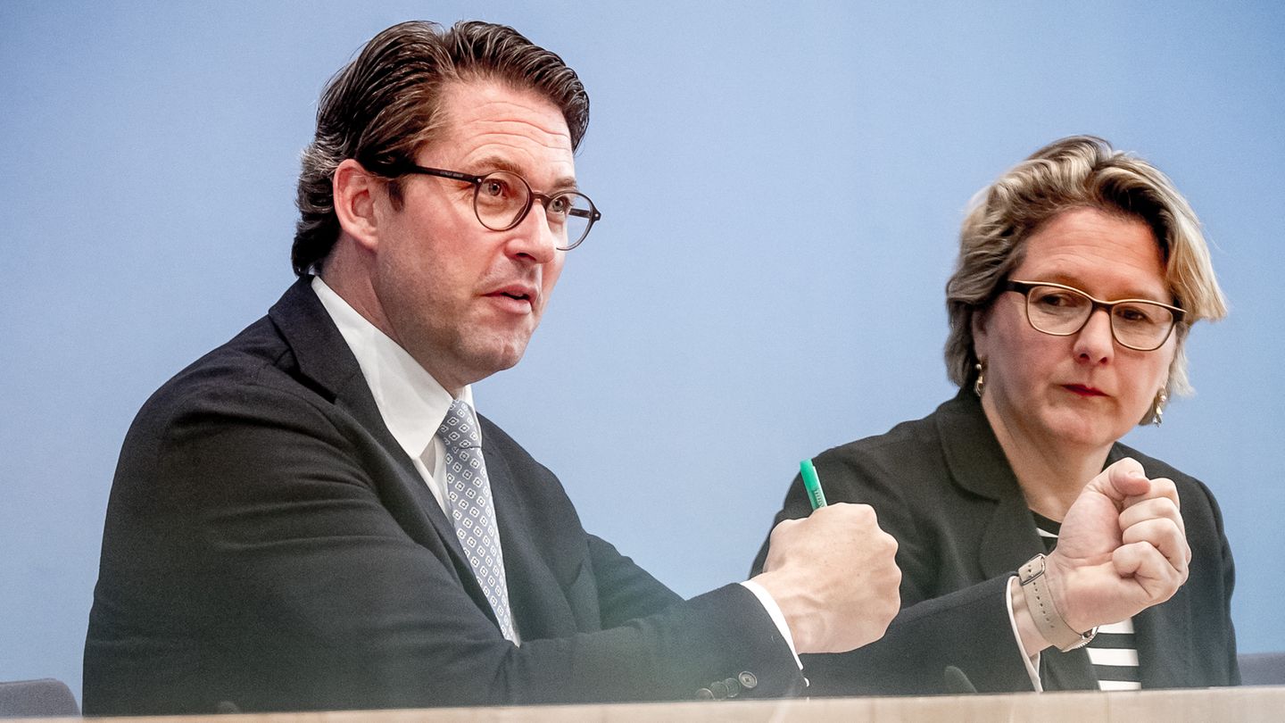 Diesel-Paket auf Pressekonferenz