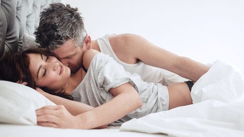 Der Großteil der heterosexuellen Männer bis zum 45. Lebensjahr hat mit bis zu zehn unterschiedlichen Menschen Sex.