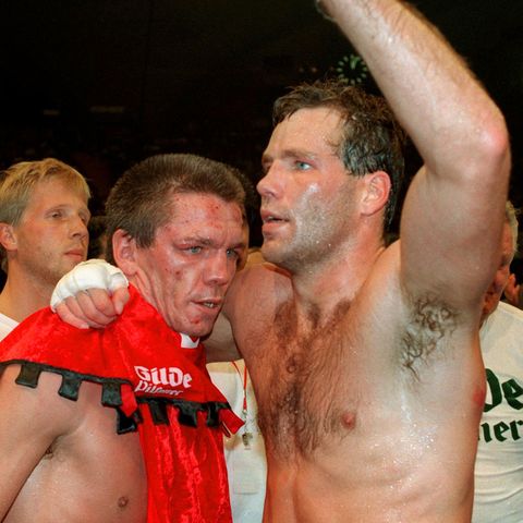 1995 kämpften beide gegeneinander: Weltmeister Henry Maske (r.) legt nach seinem Sieg den Arm um Graciano Rocchigiani