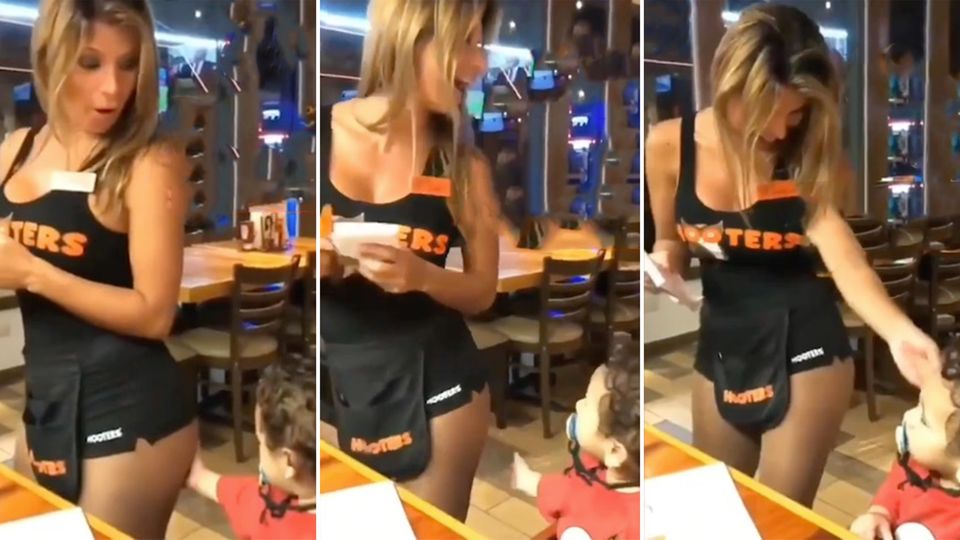 Hooters-Restaurant: Kleinkind mit Schnuller greift Kellnerin an den Po – die nimmt es mit Humor