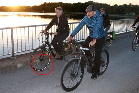 "Donaukurier"-Leser wollten in dem Ast in der Speiche ein Fahrradschloss erkannt haben