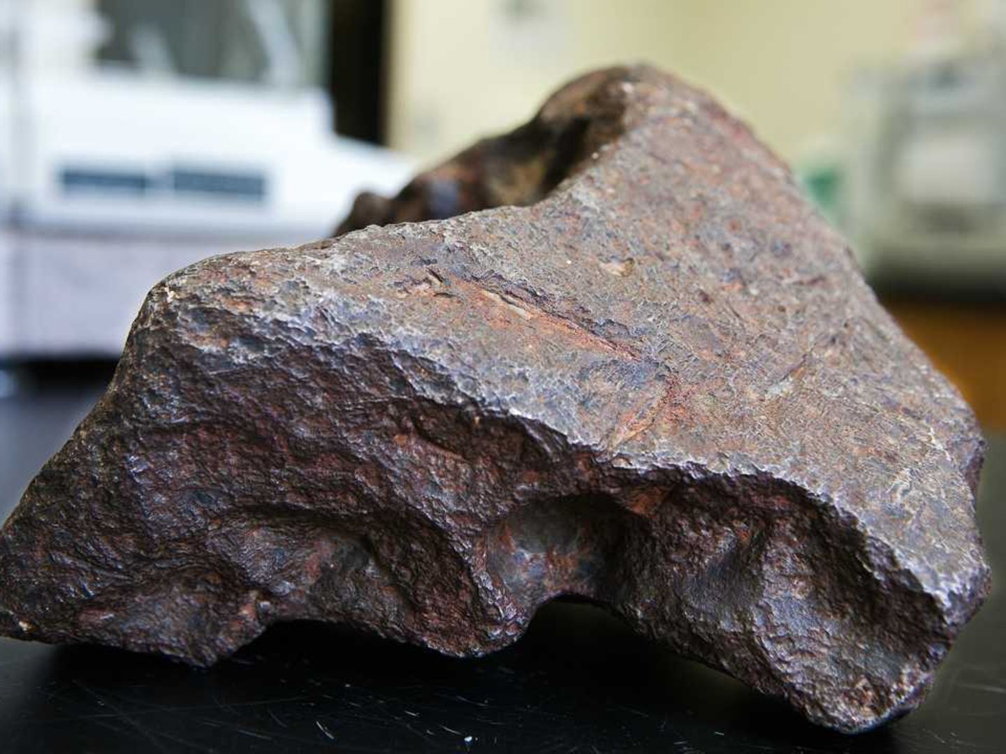 Stein, der 30 Jahre als Türstopper diente, entpuppt sich als wertvoller  Meteorit | STERN.de