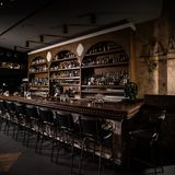 Platz 7: The Clumsies, Athen  "Wenn es das Ziel einer Bar ist, eine Kirche des Austauschs zu sein, dann hat das Clumsies seine Aufgabe hervorragend erfüllt", schreiben die Kritiker sinngemäß. In der Athener Bar wird Spaß großgeschrieben: Sie erstreckt sich über drei Etagen und bietet ausreichend Platz für viele Menschen, die mitunter auch mal das Tanzbein schwingen.   Mehr Infos finden Sie auf der Website.