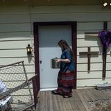 Zur messe bringen die gemeindemitglieder außerdem gerne Essen mit. 