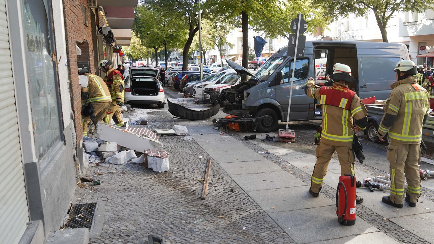 Nachrichten aus Deutschland: Auto rast in Berlin in Menschengruppe
