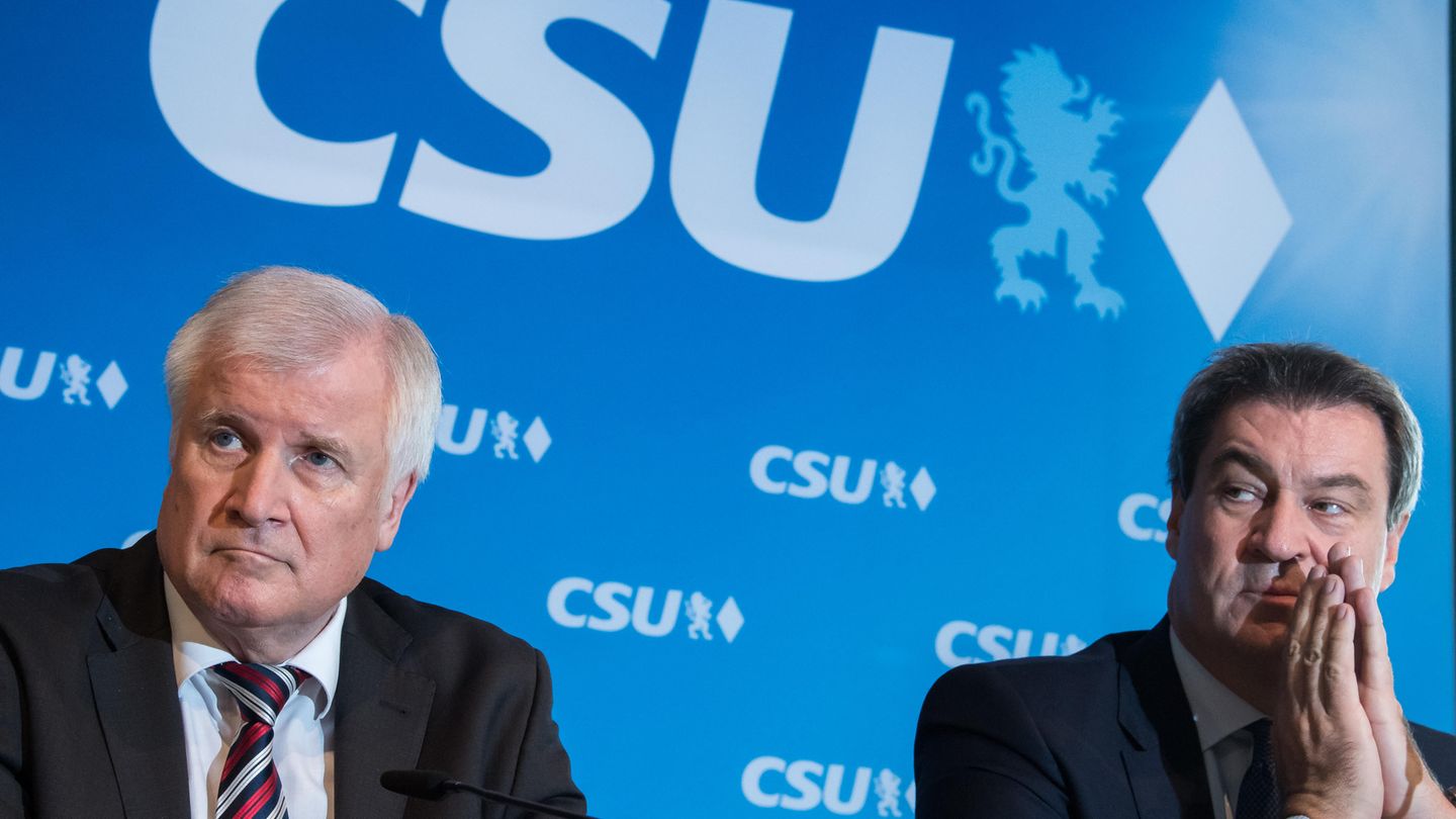 CSU-Politiker Horst Seehofer (l.) und Markus Söder schieben sich gegenseitig den Schwarzen Peter zu