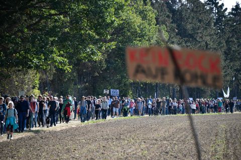 Demonstranten erreichen den Hambacher Forst