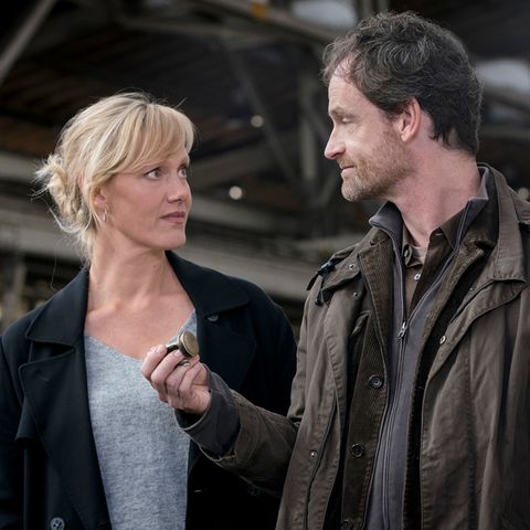 Die Kommissare Martina Bönisch (Anna Schudt) und Peter Faber (Jörg Hartmann) haben am Tatort einen Hotelschlüssel gefunden