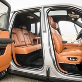 Rolls Royce Cullinan 2019 - die Türen öffnen wie bekannt gegenläufig