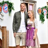 Kapitän Manuel Neuer darf natürlich nicht fehlen. Der 32-Jährige kam in Begleitung seiner Frau Nina.