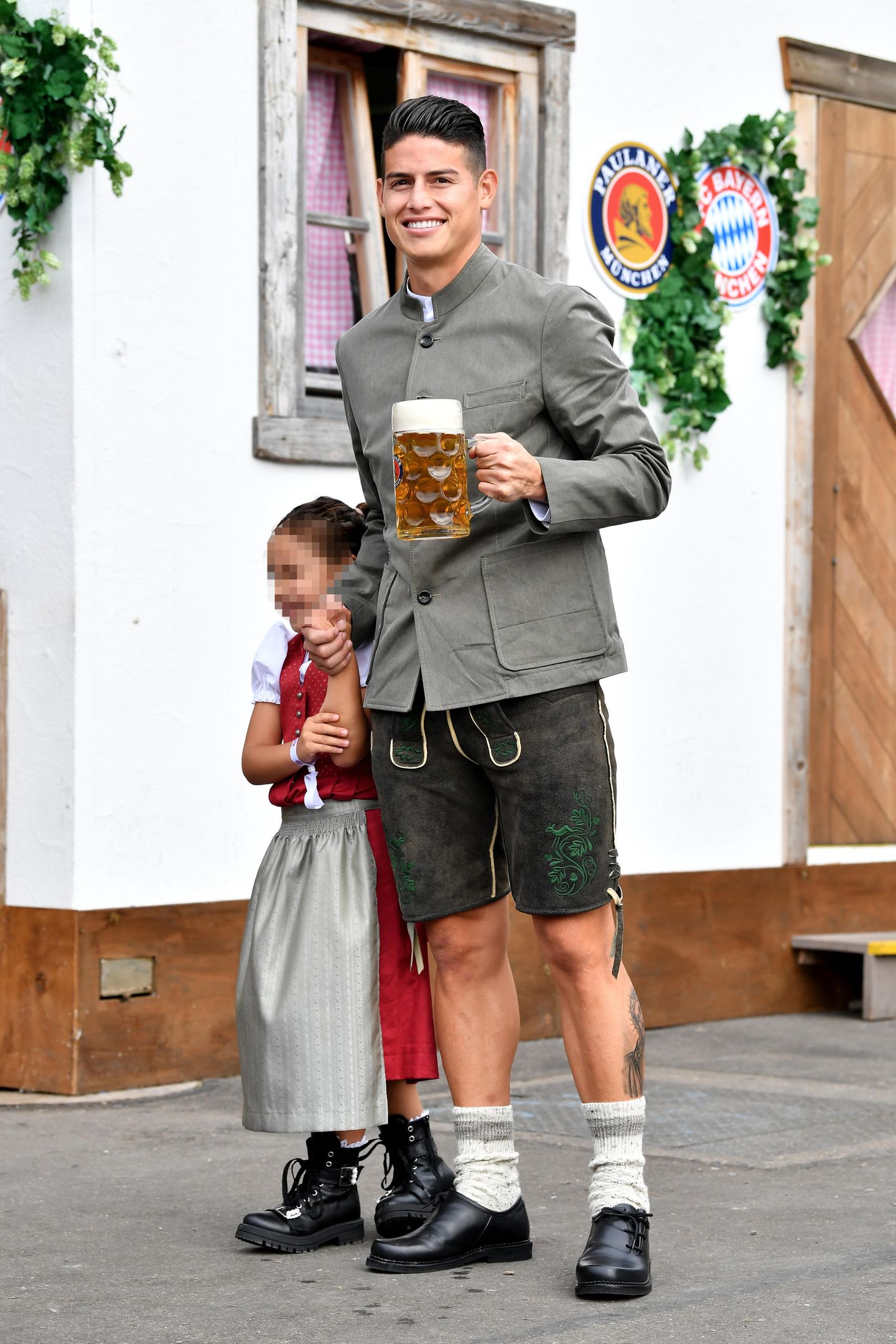 James Rodriguez brachte seine fünfjährige Tochter Salomé mit. Von der Mutter des Mädchens ist der Kolumbianer seit vergangenem Jahr getrennt.