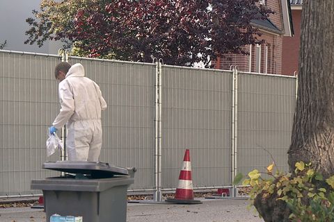Die Polizei sperrte die Umgebung in Bad Oldesloe mit einem Bauzaun ab