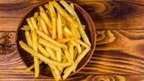 Pommes frites  Die frittierten Kartoffelschnitten stehen stellvertretend für Frittiertes allgemein. Der hohe Fettgehalt ist schwer verdaulich und zum Verzehr vor dem Schlafengehen daher nicht empfehlenswert.