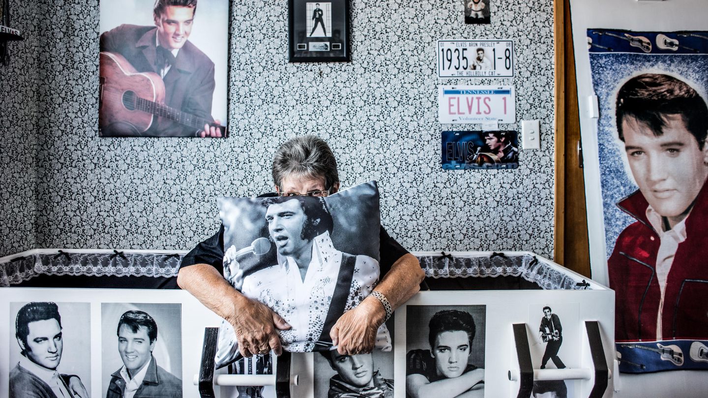 Wenn Raewynne geht, dann nur mit Elvis. Der King ist ihr Idol. Und ihm hat sie ihren Sarg und ein Extrazimmer gewidmet.