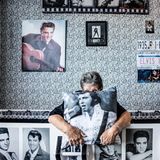 Wenn Raewynne geht, dann nur mit Elvis. Der King ist ihr Idol. Und ihm hat sie ihren Sarg und ein Extrazimmer gewidmet.