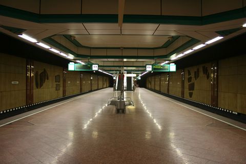 "Rheinbahn": U-Bahnhof Duissern in Düsseldorf