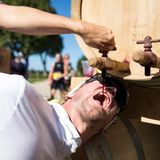 Und während man läuft gibt es Wein, Wein, Wein.