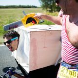 Verkleidet traben sie 42,195 Kilometer durch die berühmte Weinregion Médoc.