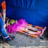 Oder auf einer Trage.