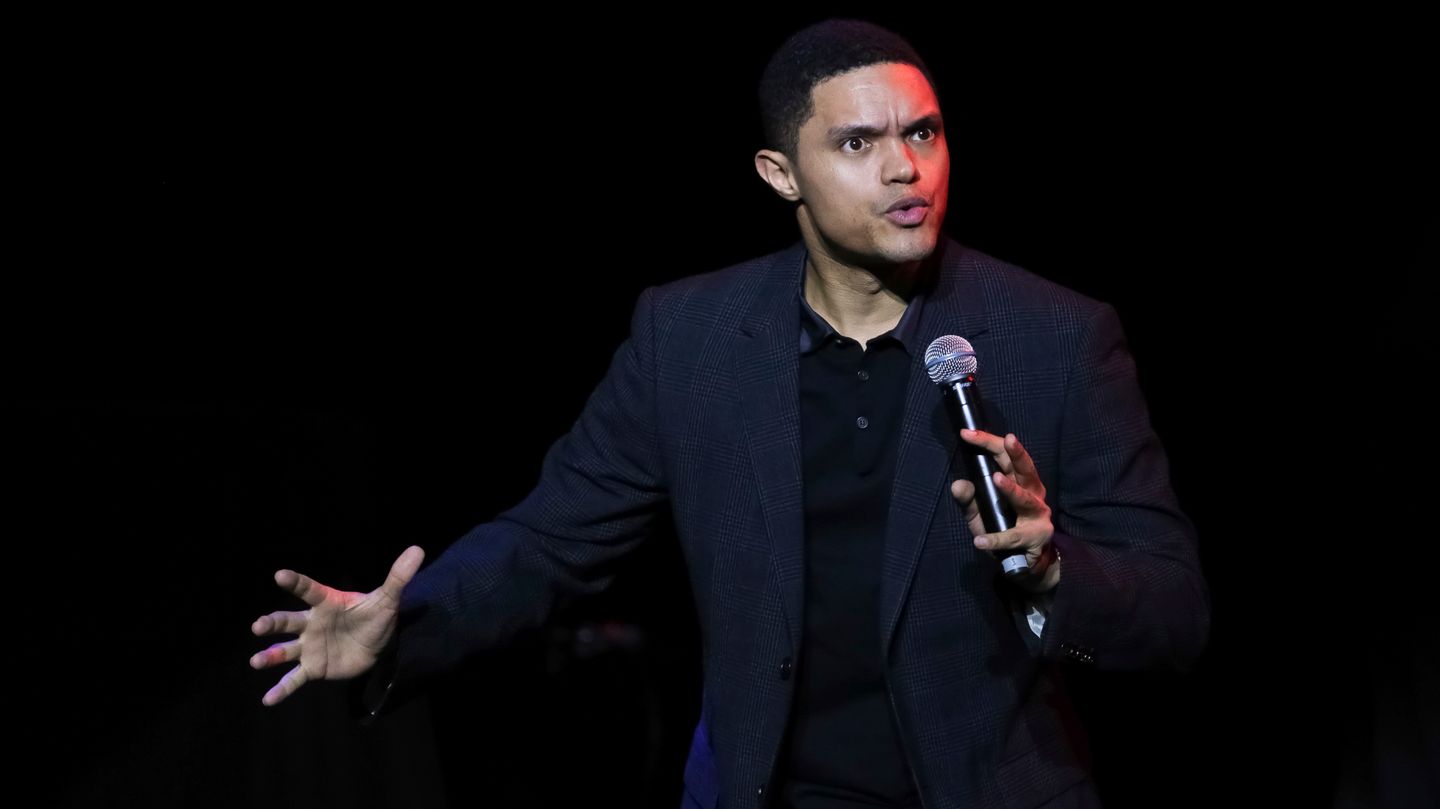 Der US-Comedian Trevor Noah nimmt sich oft US-Präsident Donald Trump vor