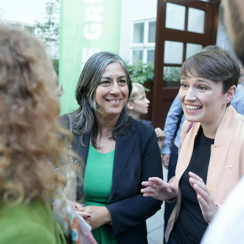 Sigi Maurer (r.) im Rahmen der Wahlkampfauftakt-Veranstaltung der Grünen im September 2017 in Wien