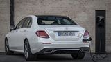 Der Mercedes E 300 de hat 225 kW / 306 PS