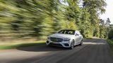 Der Mercedes E 300 de kommt elektrisch bis zu 54 Kilometer weit