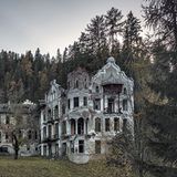 Vergangene Pracht: Diese Ruine gehört zu einem der Motive, die in dem Bildband "Geisterhäuser" zu sehen sind, der im Bruckmann Verlag erschienen ist.