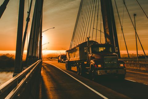 Intelligente Trucks: Wie künstliche Intelligenz die Trucks von der Straße holen soll