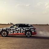 Die Spitzengeschwindigkeit des Audi e-tron beträgt 300 km/h