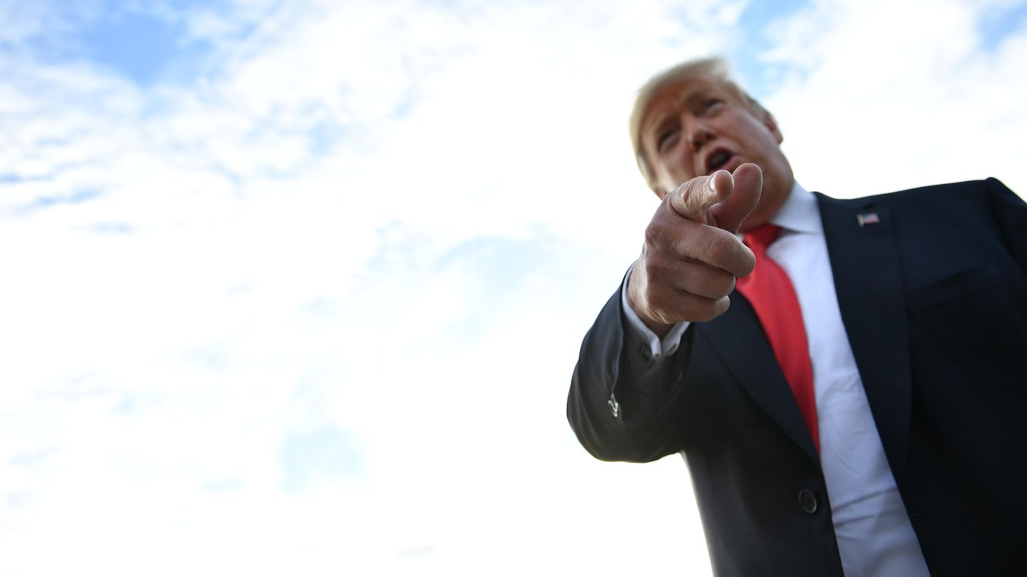 US-Präsident Donald Trump nennt Demonstranten gegen den umstrittenen Richter Brett Kavanaugh "bezahlt" US-Präsident Donald Trump nennt Demonstranten gegen den umstrittenen Richter Brett Kavanaugh "bezahlt"