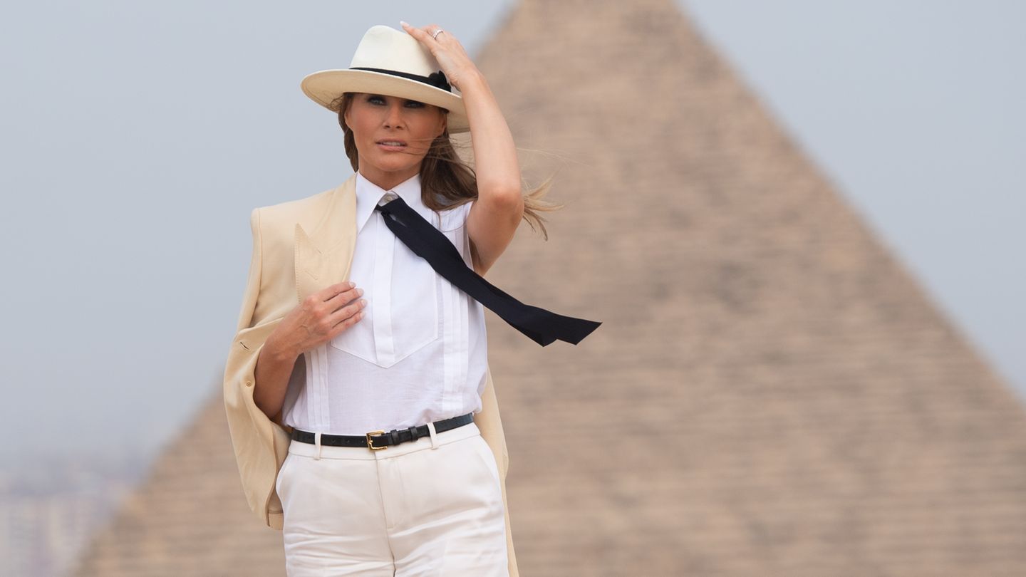 Die US-First-Lady Melania Trump auf ihrer Tour durch Afrika in Ägypten Die US-First-Lady Melania Trump auf ihrer Tour durch Afrika in Ägypten