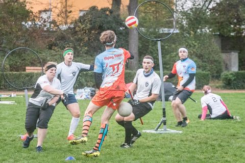 Das Karlsruher Quidditch-Team "Flying Foxes" organisiert das deutsche Ligafinal im Quidditch.