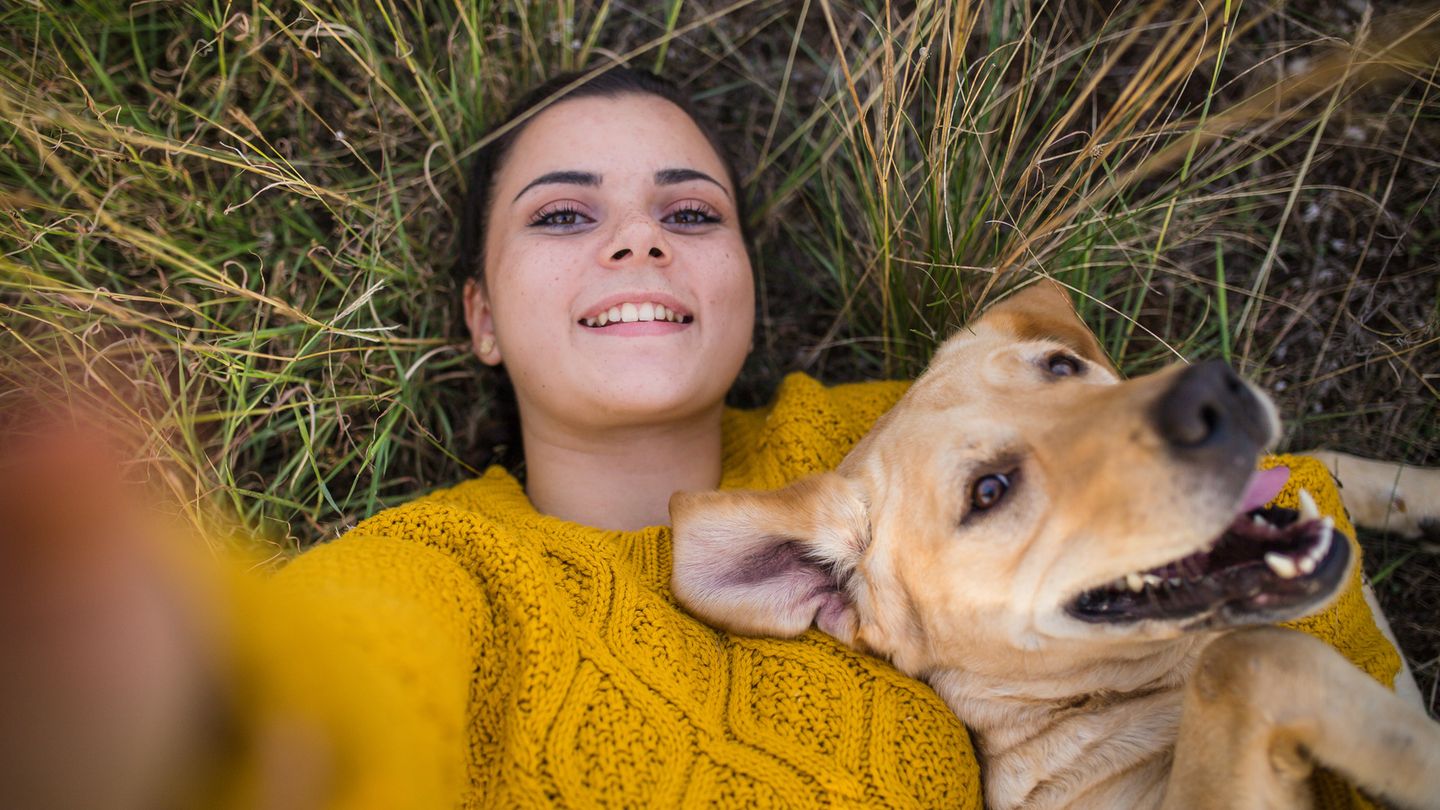 Gut zu wissen: Pulli an - und ab ins Freie In Schottland gelten Aufenthalte in der Natur schon bald als anerkannte Therapieform. Hausärzte könnten dann dazu übergehen, Wandern und Spaziergänge am Strand gegen chronische Krankheiten zu verschreiben – und das aus guten Gründen: Aufenthalte in der Natur wirken heilend und stärkend auf das Immunsystem. Der Blutdruck und die Stresshormone sinken, bei Typ-2-Diabetikern verbessert sich der erhöhte Blutzuckerspiegel, Ängste nehmen ab, die Stimmung verbessert sich. Pulli an - und ab ins Freie In Schottland gelten Aufenthalte in der Natur schon bald als anerkannte Therapieform. Hausärzte könnten dann dazu übergehen, Wandern und Spaziergänge am Strand gegen chronische Krankheiten zu verschreiben – und das aus guten Gründen: Aufenthalte in der Natur wirken heilend und stärkend auf das Immunsystem. Der Blutdruck und die Stresshormone sinken, bei Typ-2-Diabetikern verbessert sich der erhöhte Blutzuckerspiegel, Ängste nehmen ab, die Stimmung verbessert sich.