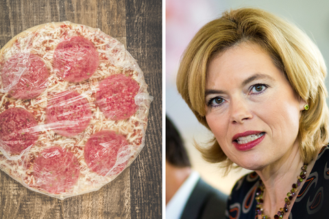 Eine Tiefkühl-Pizza im Ofen