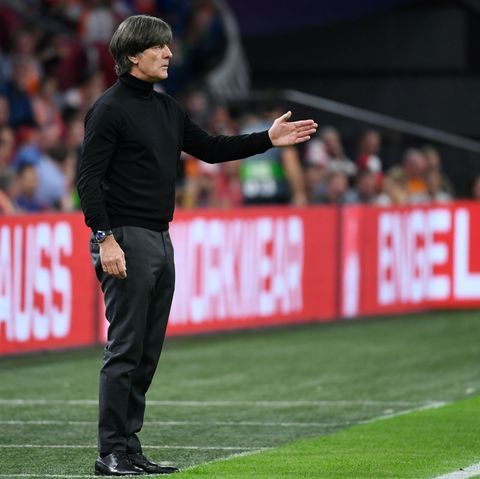 Joachim Löw ratlos am Seitenrand: Gegen die Niederlande verlor der Bundestrainer so hoch wie nie zuvor.