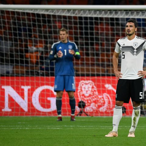 Bei Mats Hummels (rechts) läuft es aktuell weder im Verein noch in der Mannschaft
